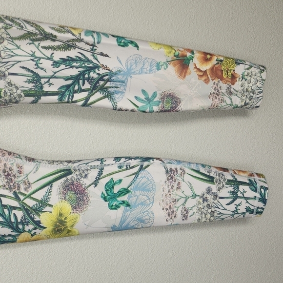 Playground Botanical Printed Athletic Leggings - Picture 3 of 9